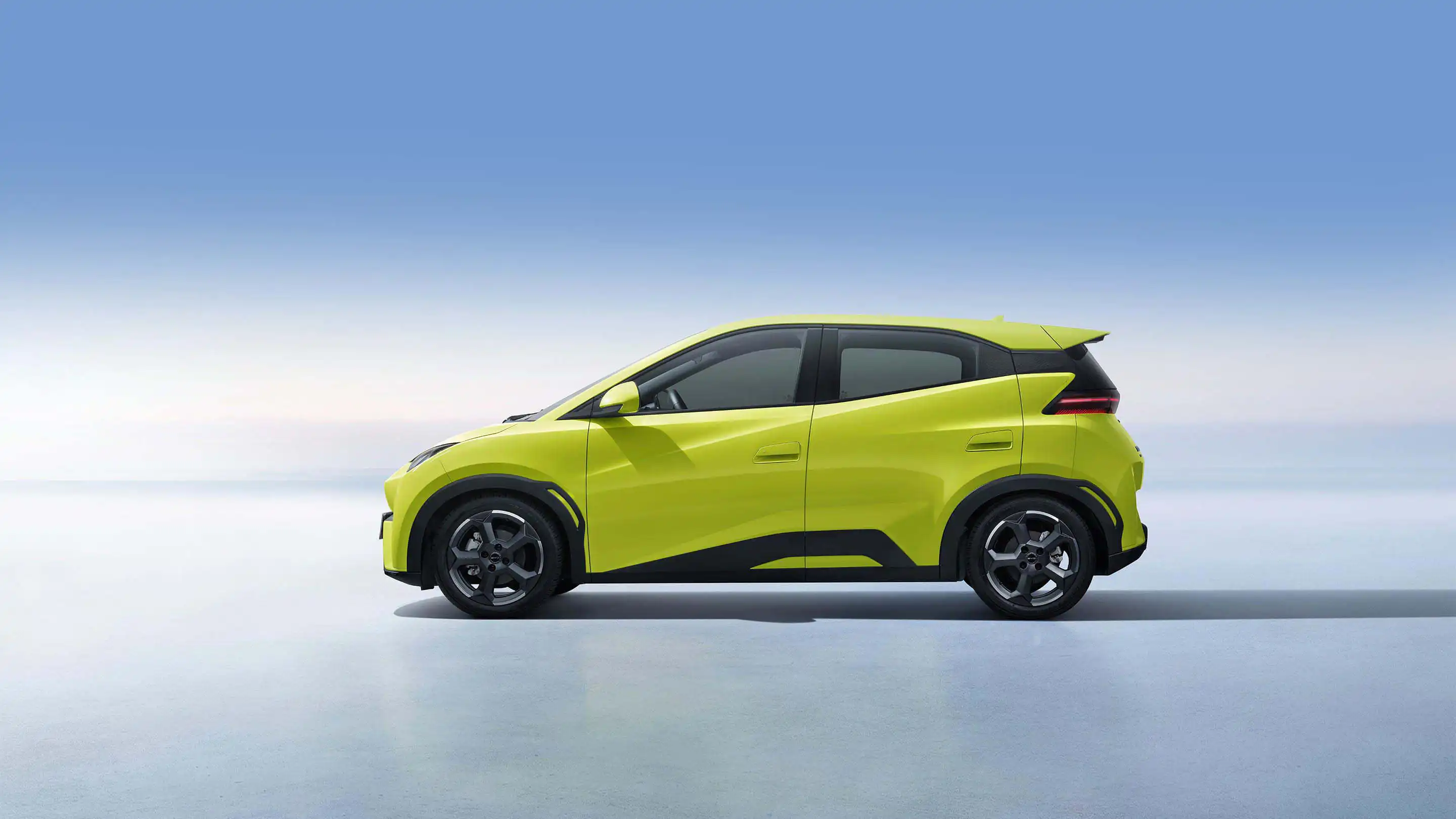 BYD Dolphin Mini de lado