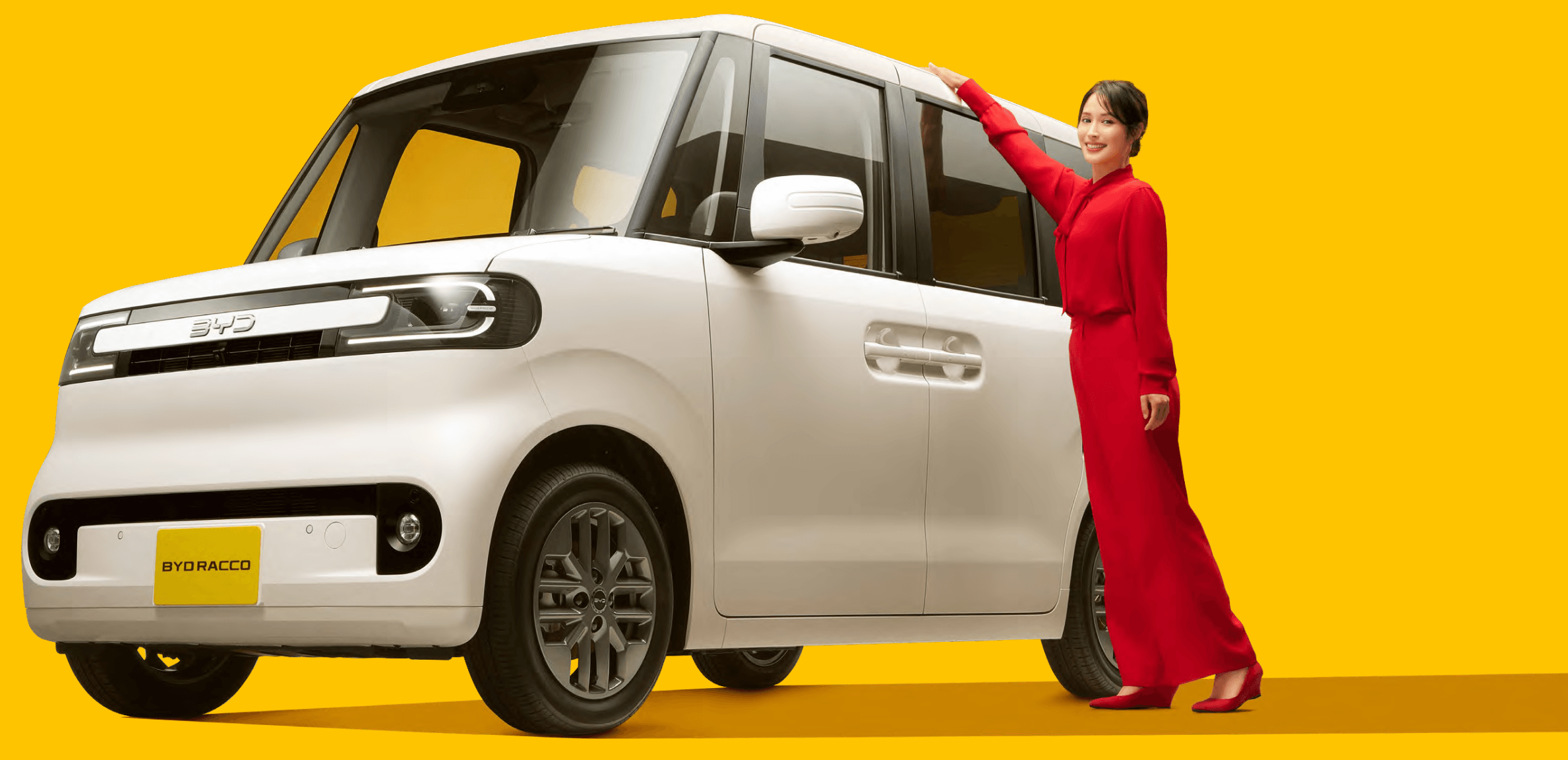 BYD RACCO 外観と女性