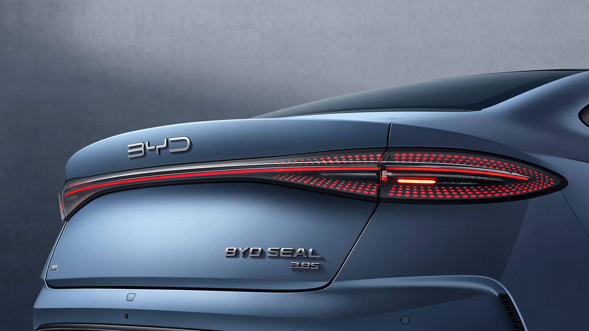 Full-width LED taillight