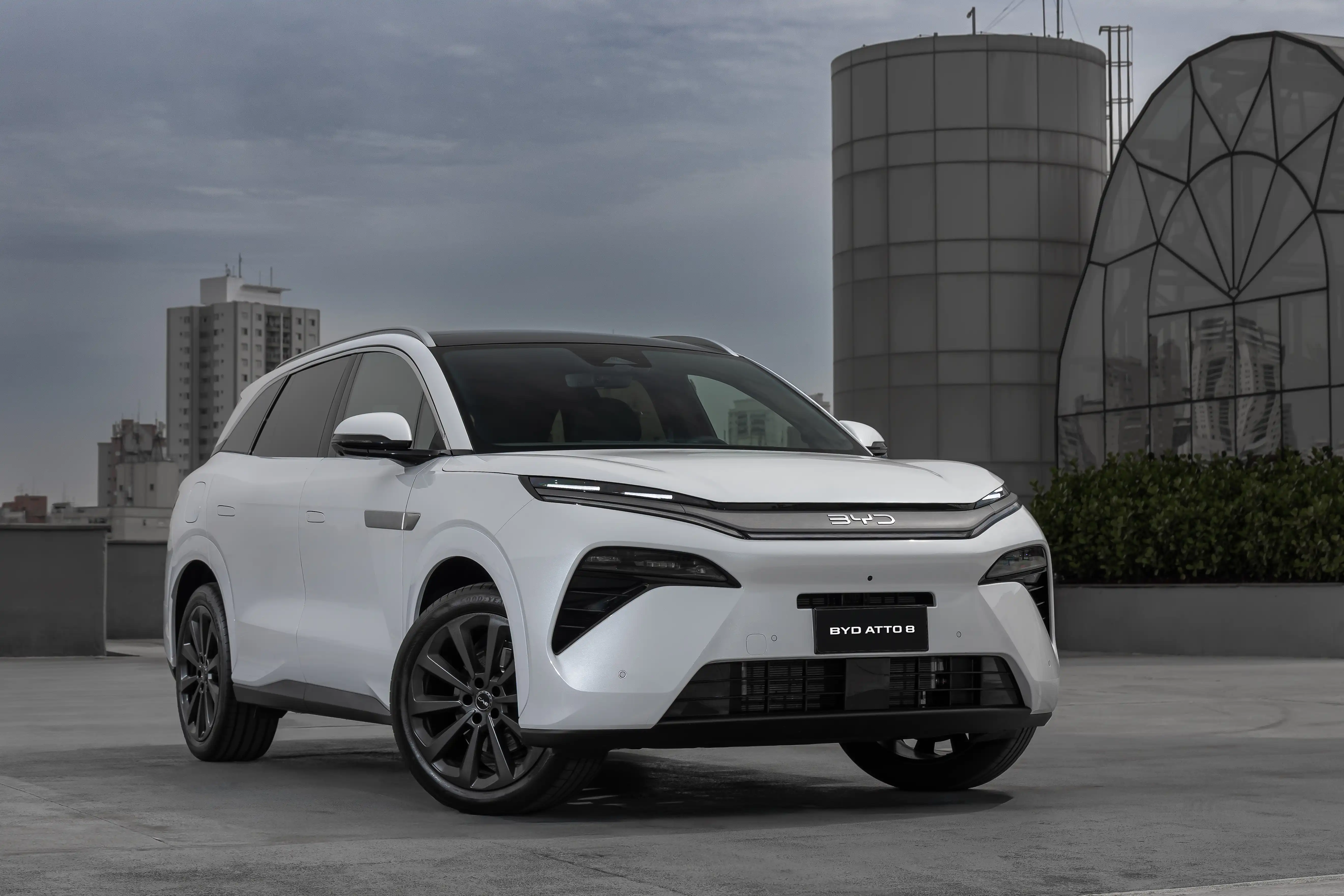 BYD Atto 8 Super Híbrido