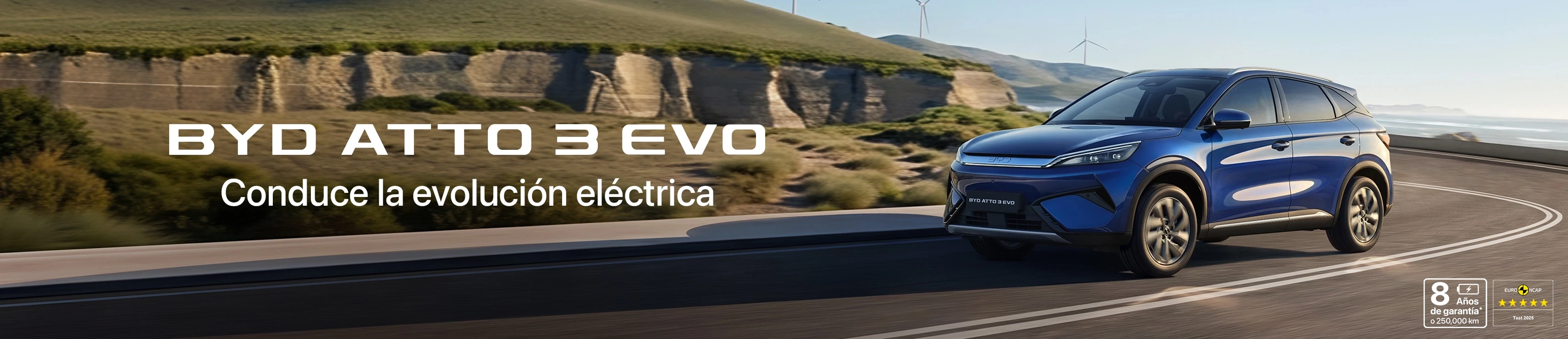 BYD ATTO 3 EVO con molinos de viento de fondo