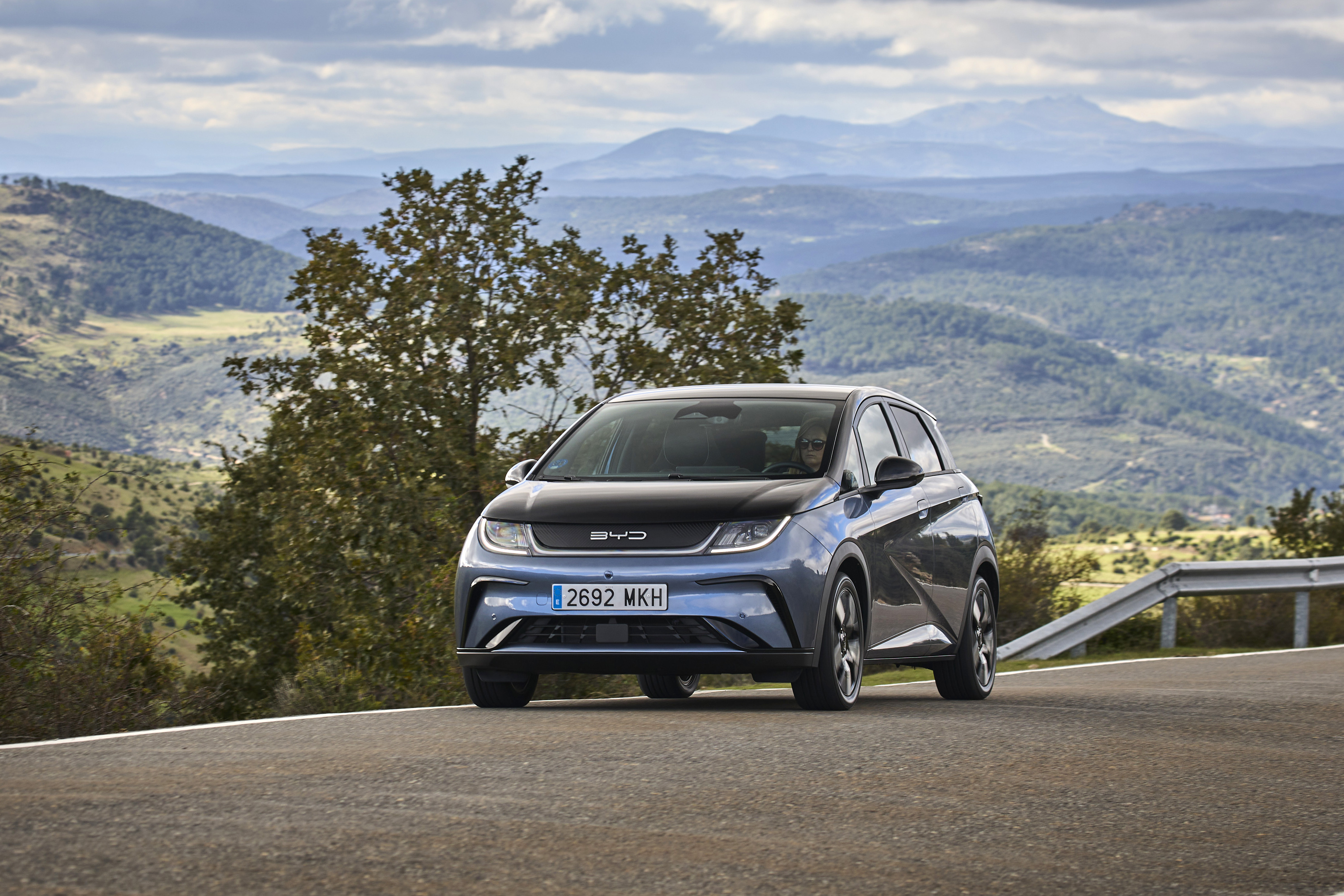 BYD líder de ventas de vehículos enchufables en el canal de particulares en 2025