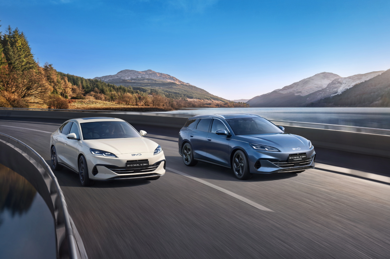 Imagen del BYD SEAL 6 DM-i junto con el BYD SEAL 6 DM-i TOURING