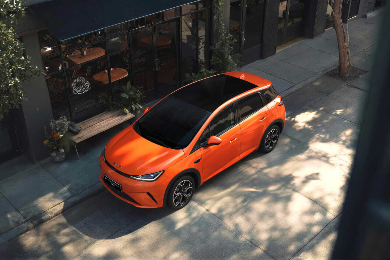 BYD DOLPHIN G DM-i Orange Sunset contrapicado