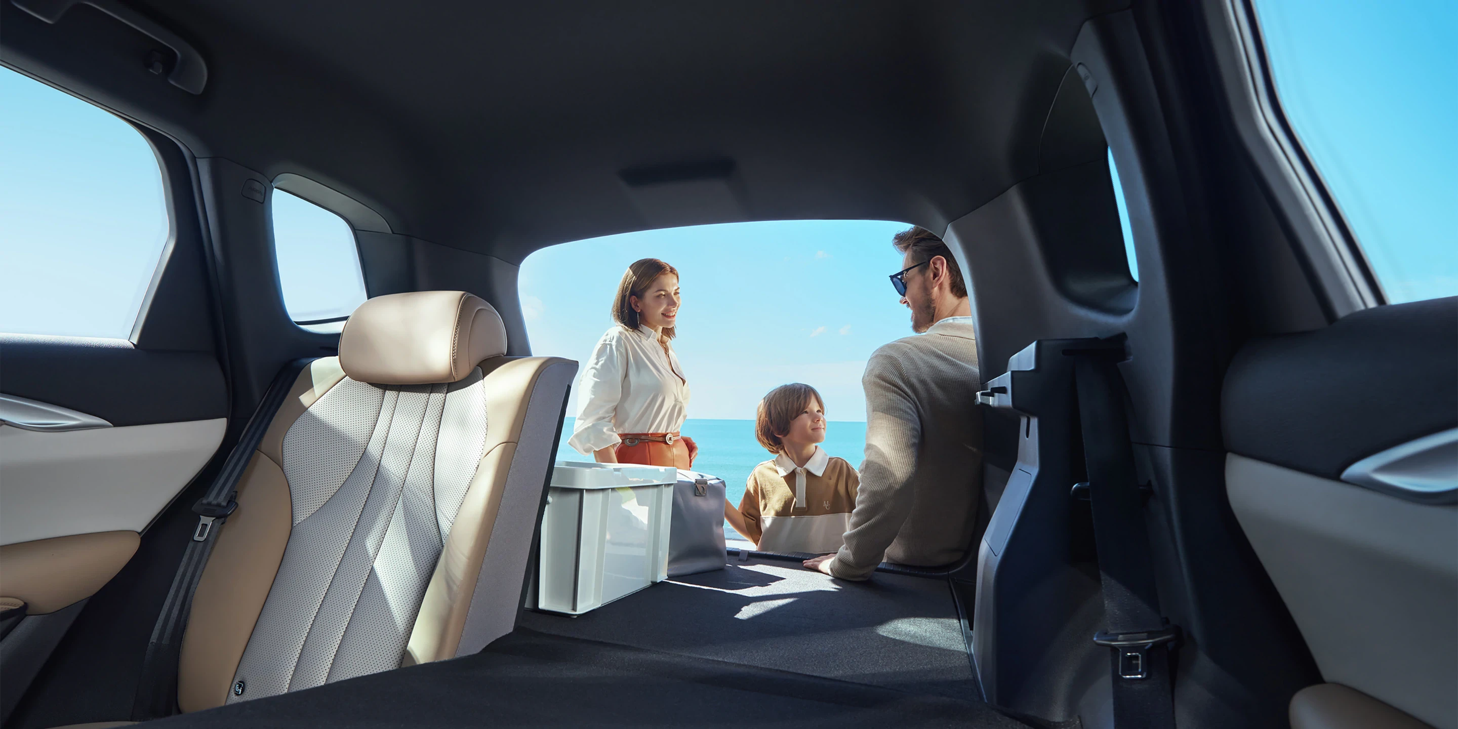 BYD Sealion 5 DM-i rear passenger space with flat floor and ample legroom for three adults