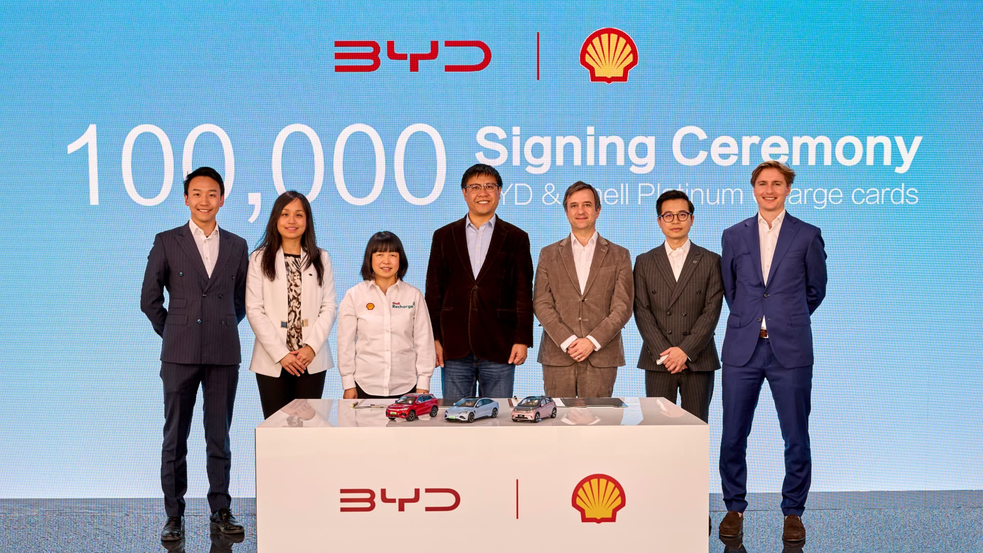 Signing Ceremony of 100,000 BYD & Shell Recharge Platinum Charge Cards