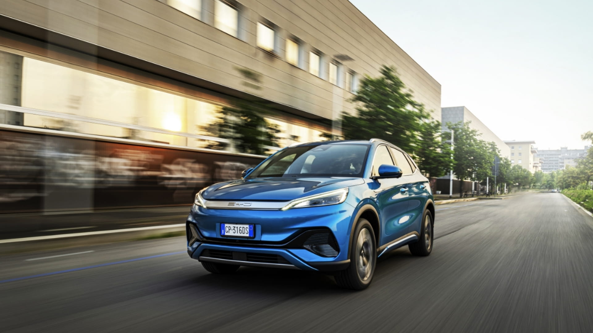 BYD ATTO 3 driving in Italy