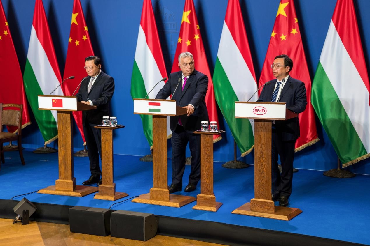 From left to right: Governor of Chinese Guangdong Province Wang Weizhong, Prime Minister of Hungary Viktor Orbán, and BYD Chairman Wang Chuanfu delivering speeches
