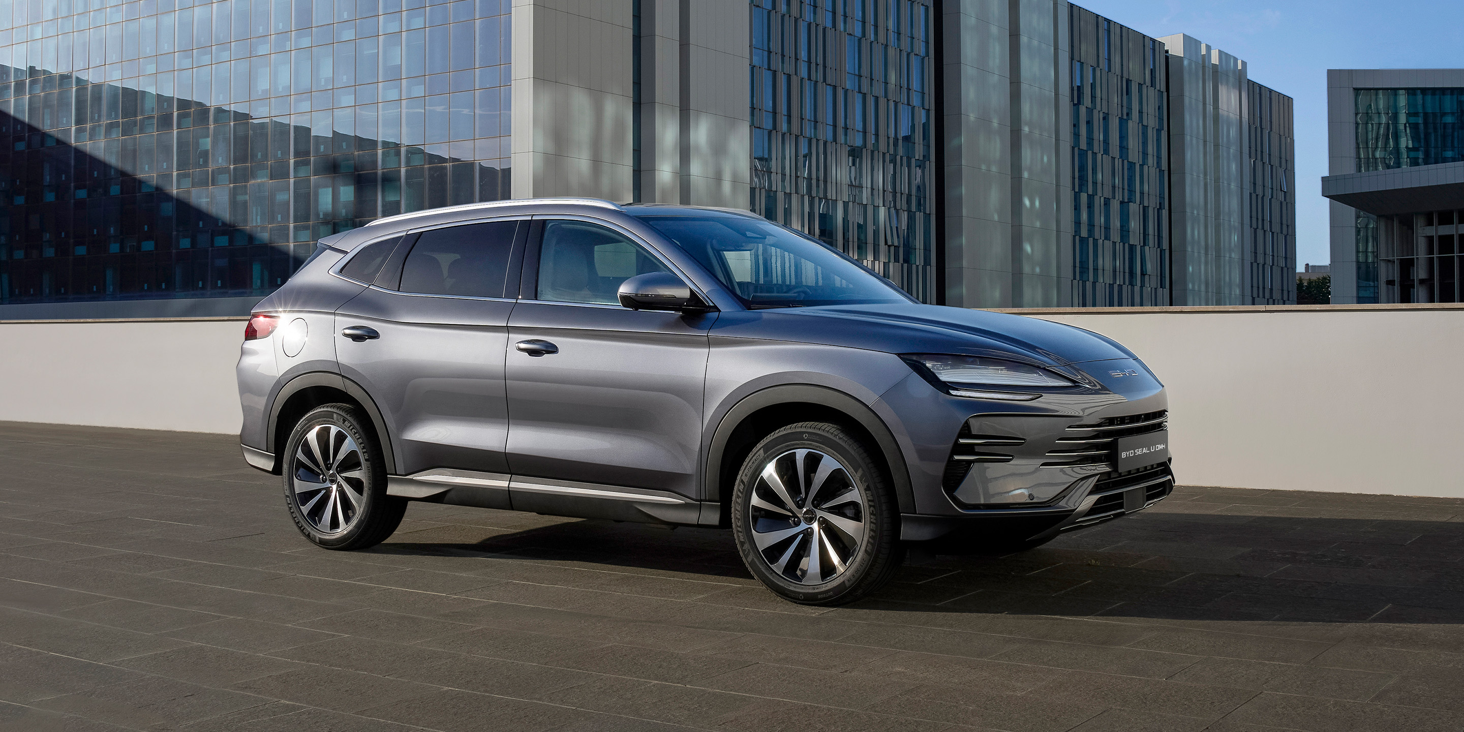 Potencjalne korzyści płynące z przejścia na samochód hybrydowy