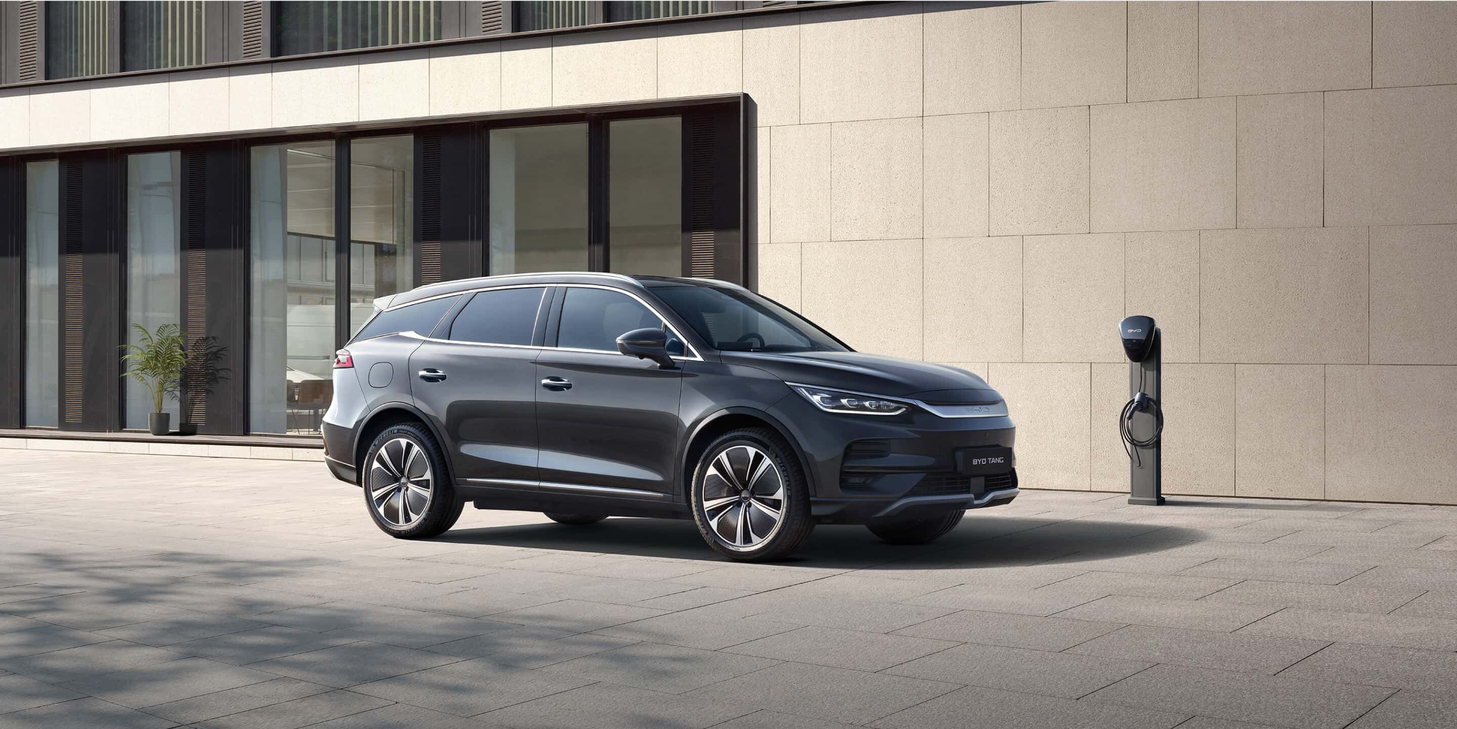 BYD TANG Seitsem npaikkainen T yss hk inen Ja Suorituskykyinen 