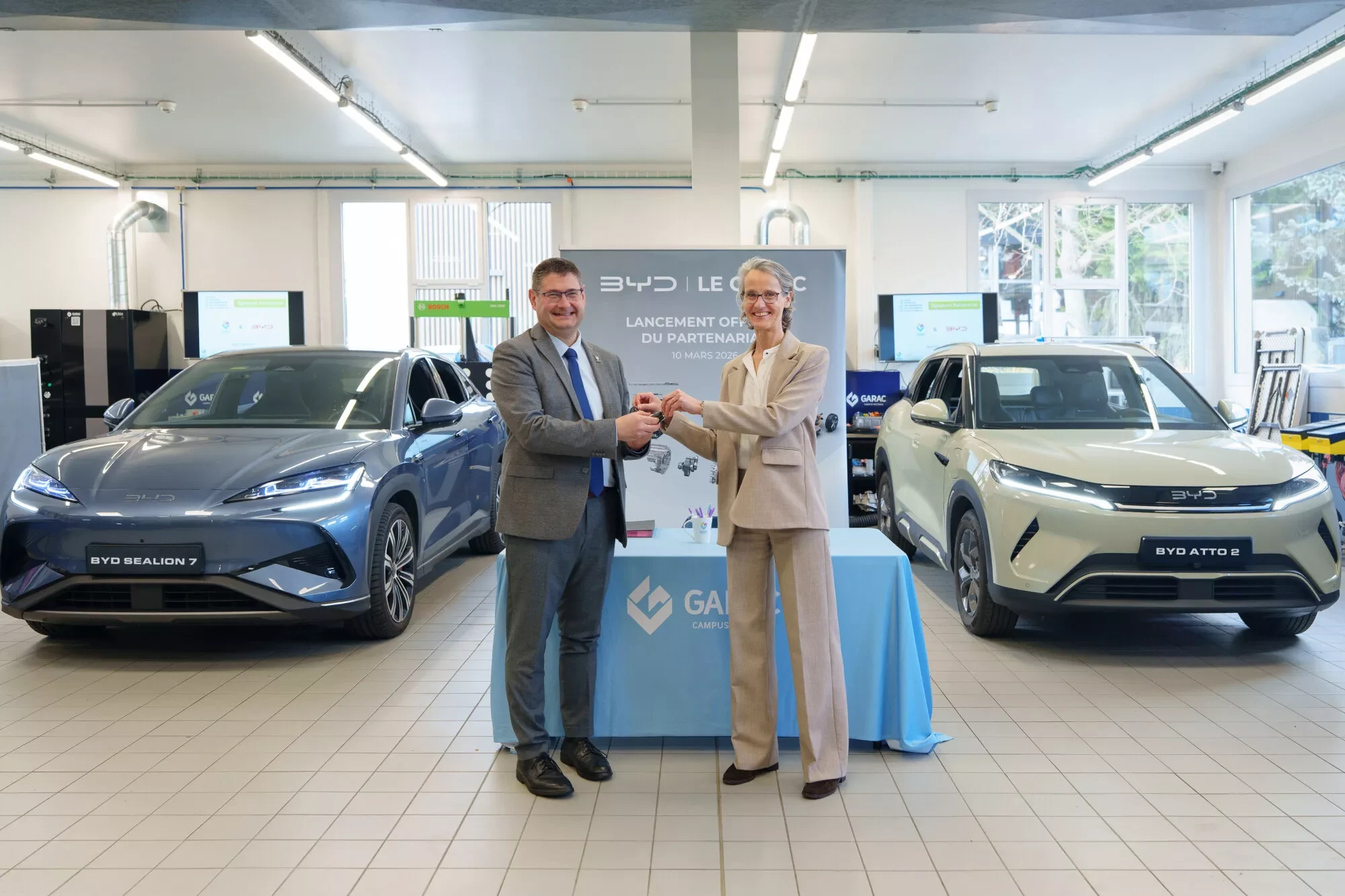 Dorothée Bonassies, Directrice Générale de BYD France et Laurent ROUX, Directeur Général du GARAC