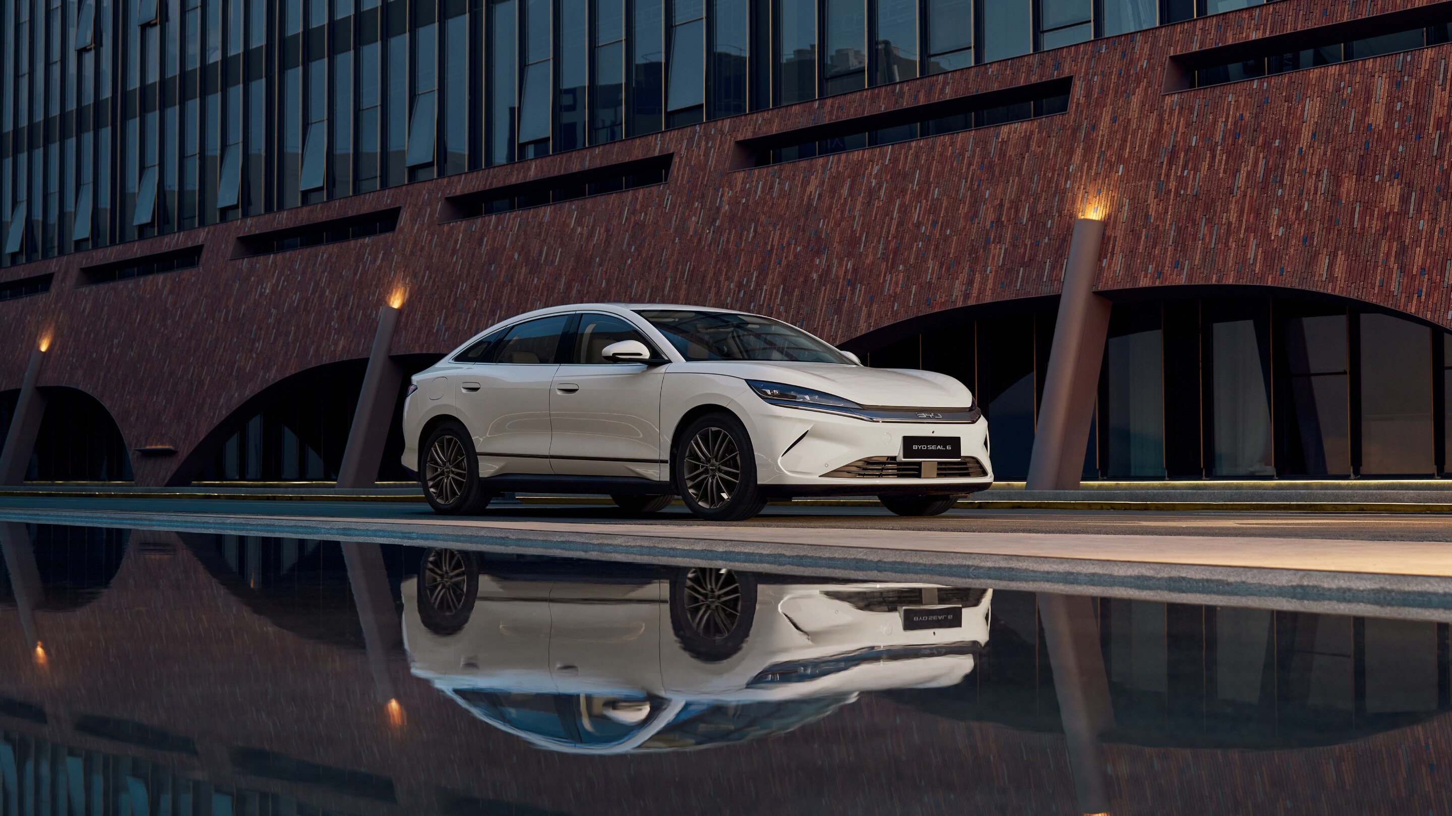 BYD SEAL 6