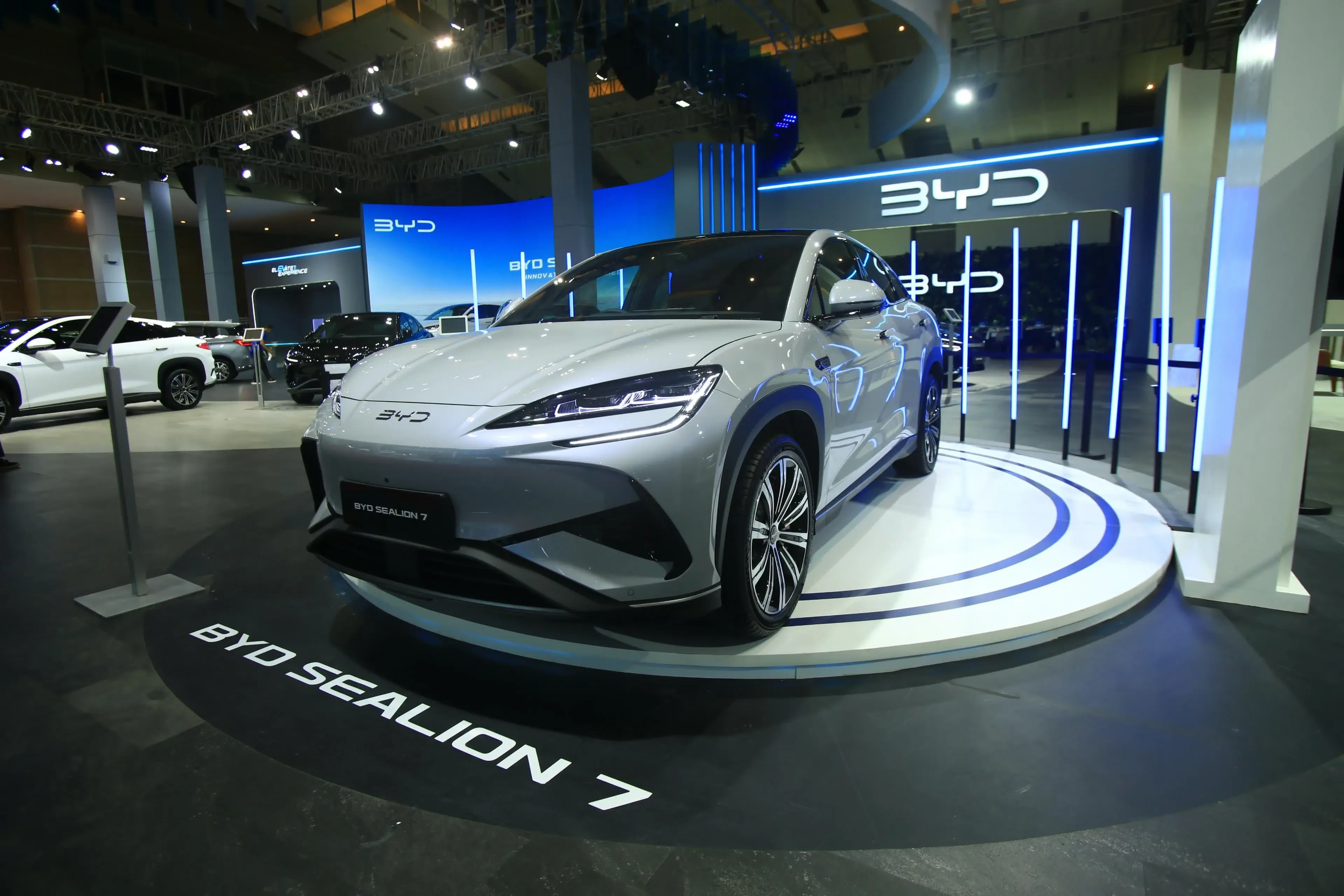 BYD Sealion 7 Memperkenalkan Fitur-Fitur Inovatif dengan Desain Eksterior yang Memukau dalam SUV Listrik