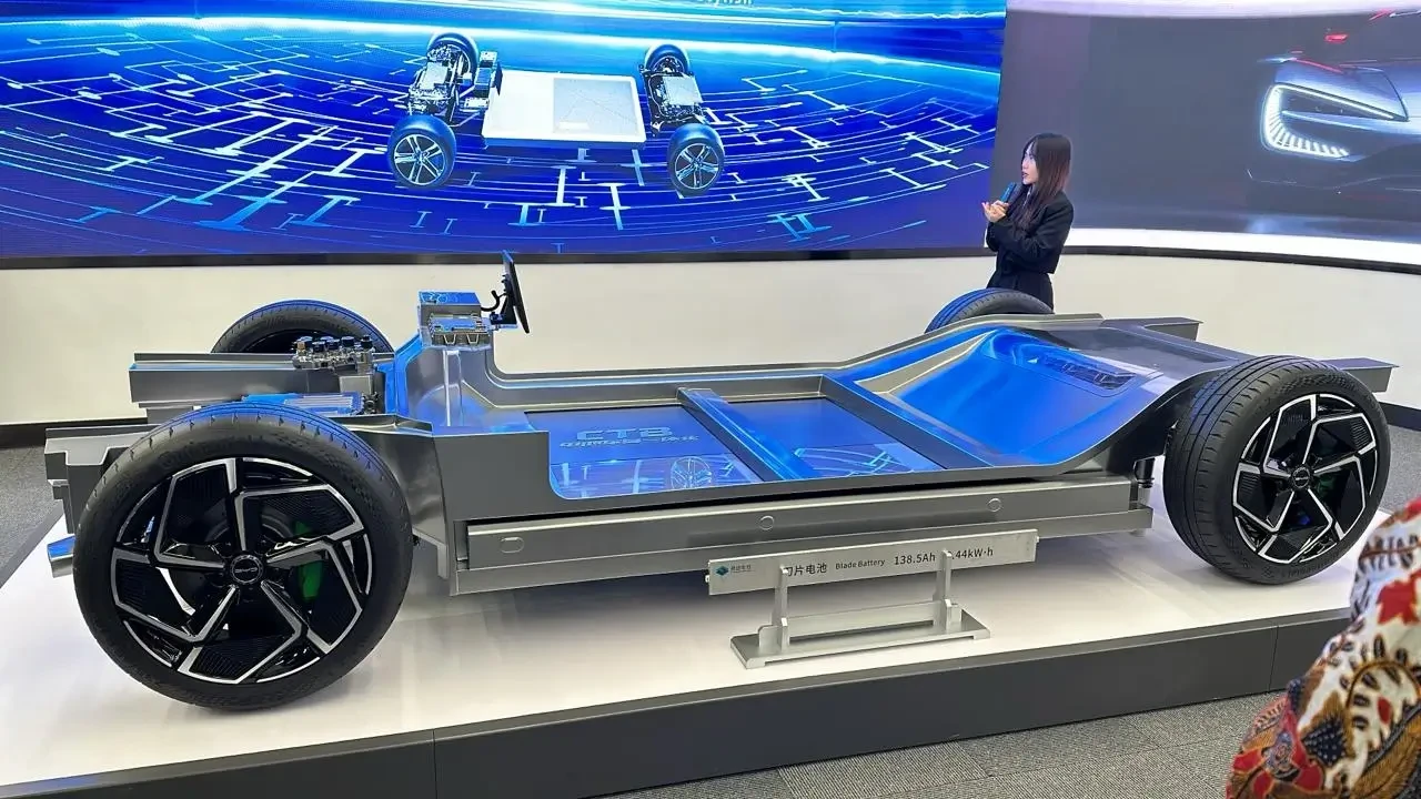 Teknologi 8-in-1 powertrain BYD