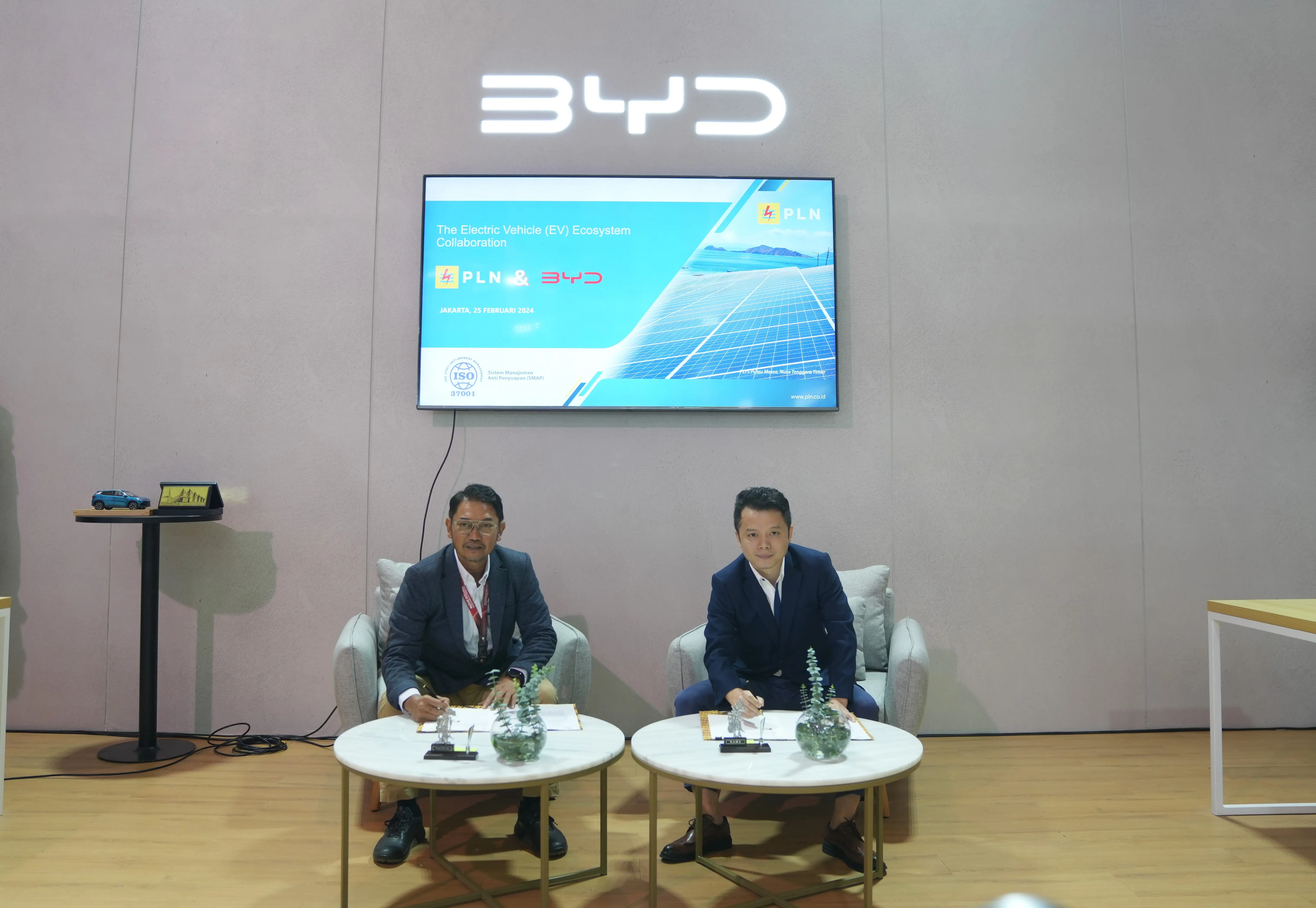 Kolaborasi Bersama Mitra Lokal, BYD dan PLN Teken MoU 