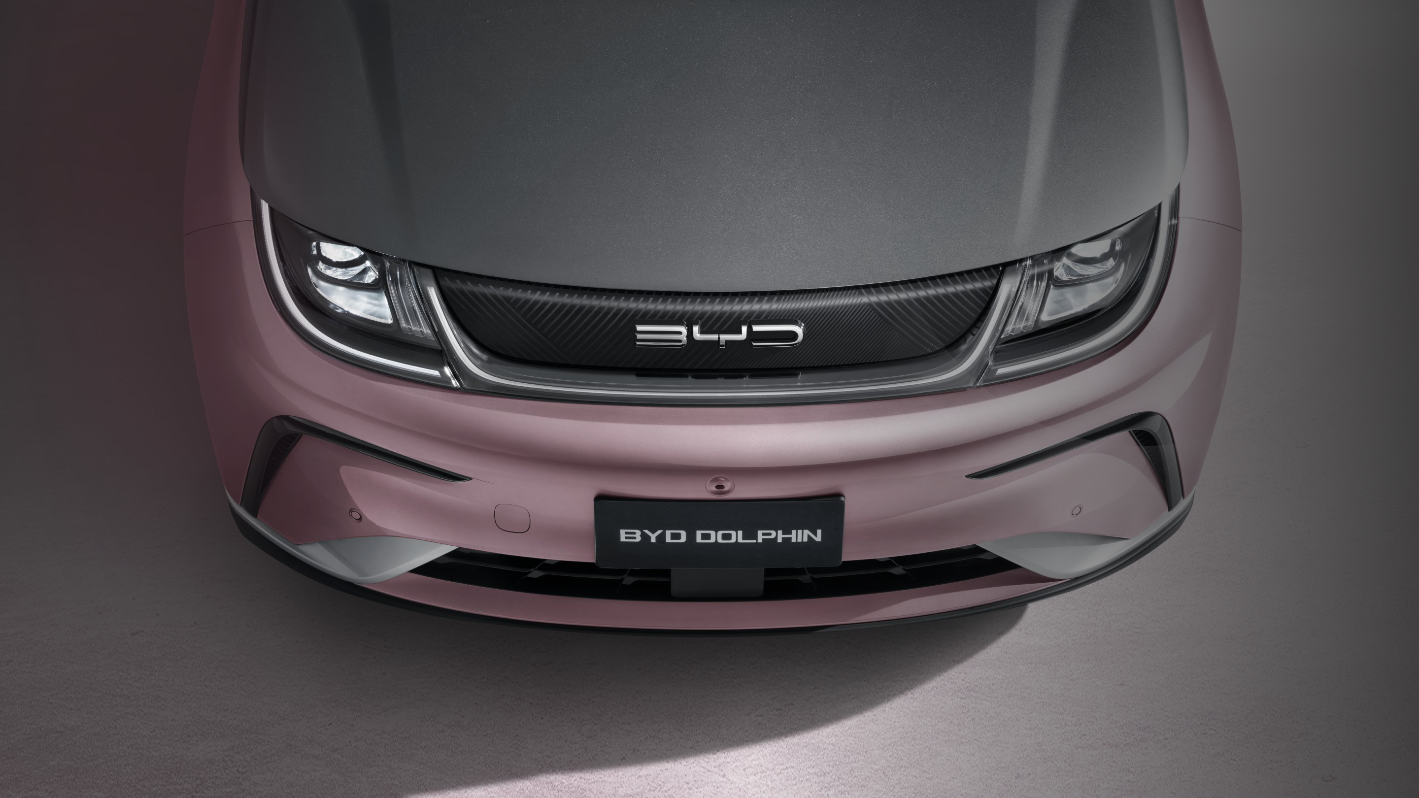 Mobil BYD Dolphin tampak depan