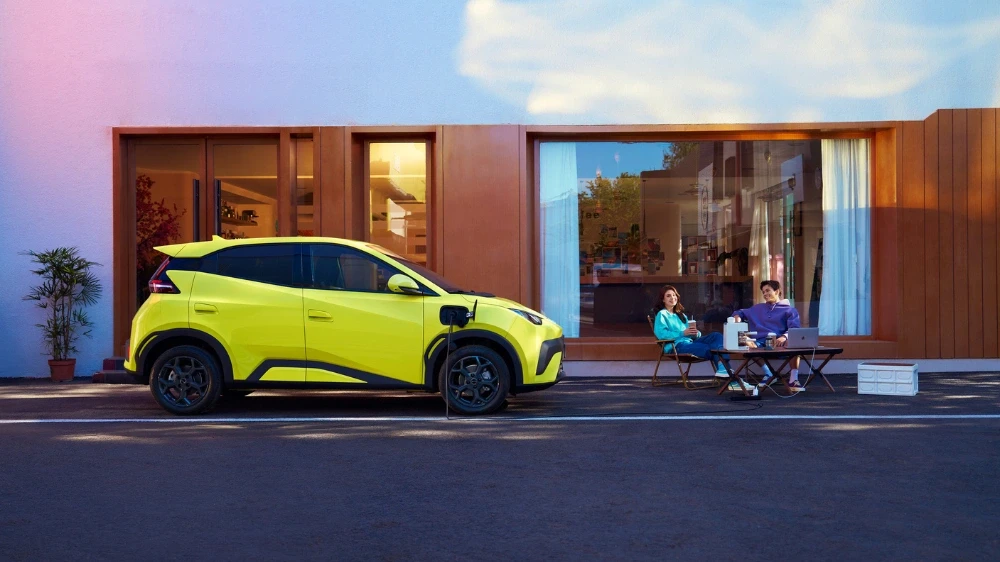 BYD DOLPHIN SURF alla Milano Design Week 2026 - Tecnologia V2L