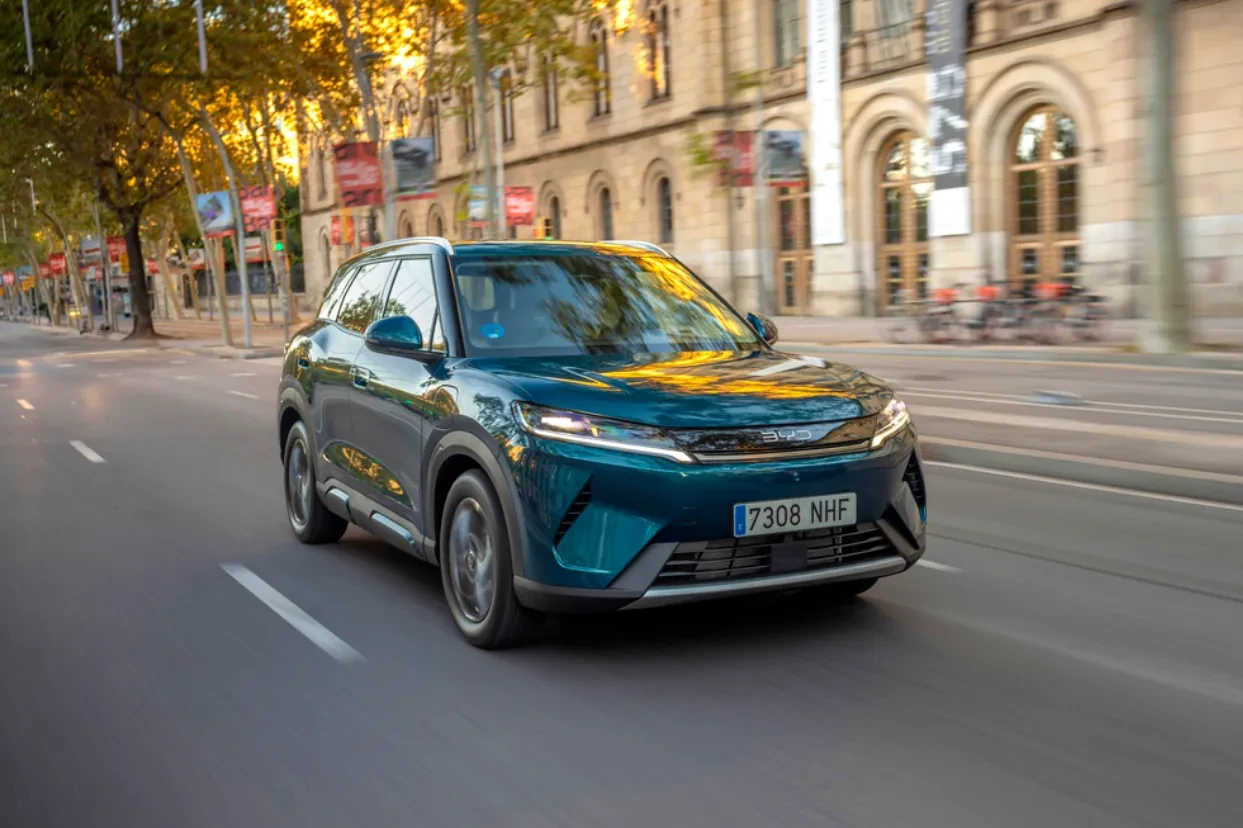 “Non è un’auto, è una BYD”: arriva la Super Hybrid ATTO 2 DM-i