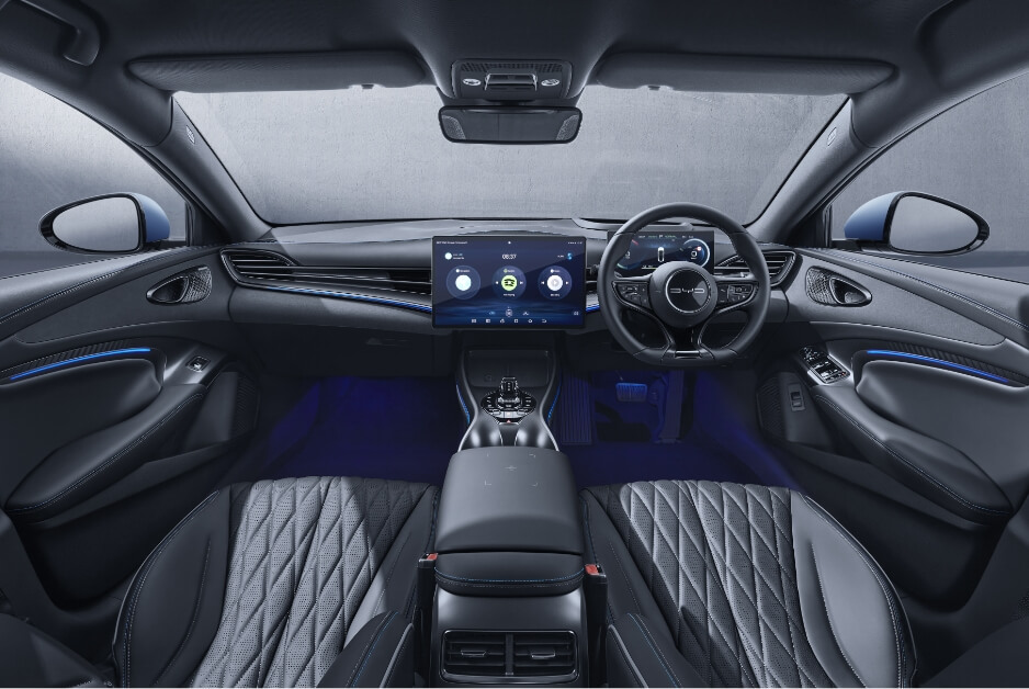 Thaumas Black Interior