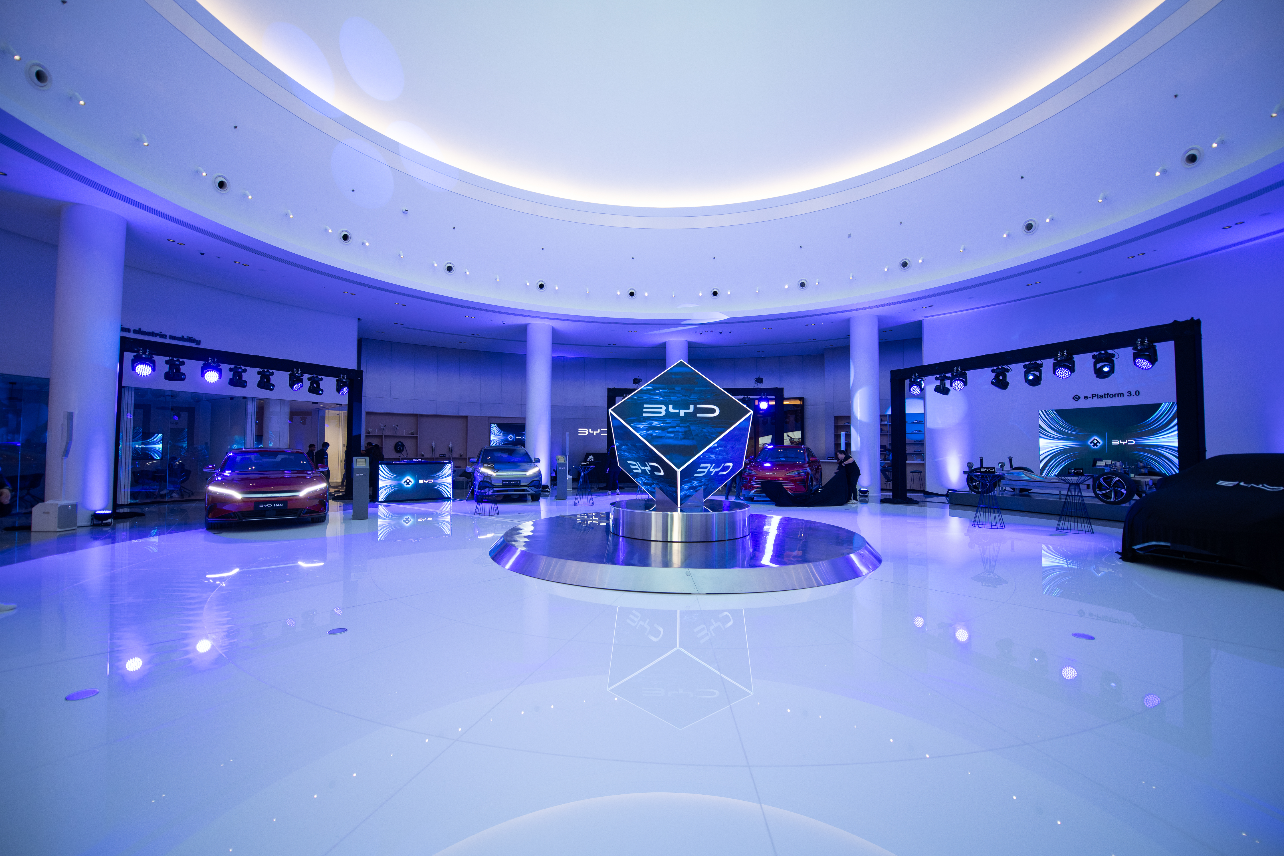 BYD unveils flagship showroom in UAE