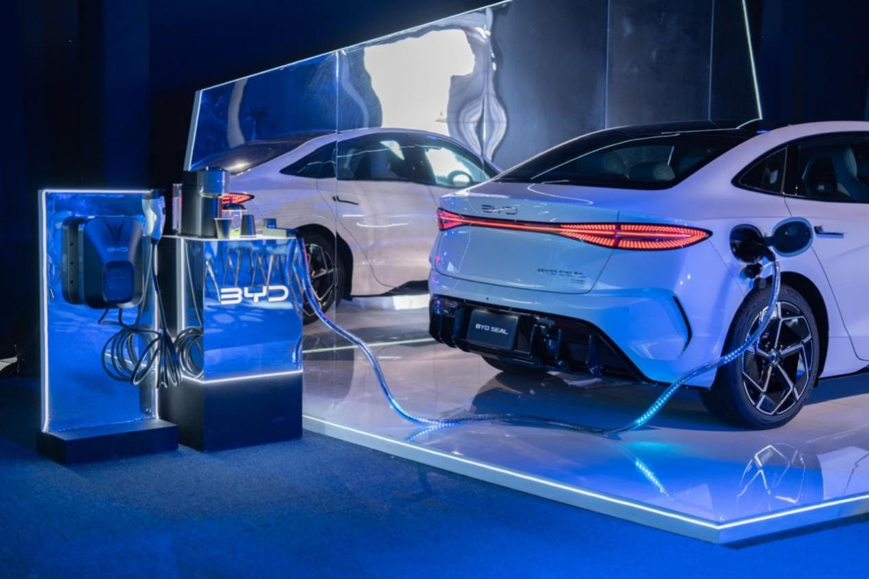 BYD SEAL VTOL (vehicle-to-load) external discharge function powering coffee machine