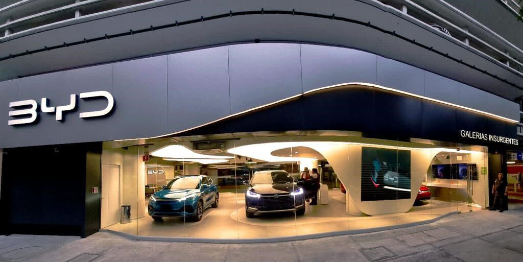 BYD Galerias Insurgentes Showroom in Mexico City