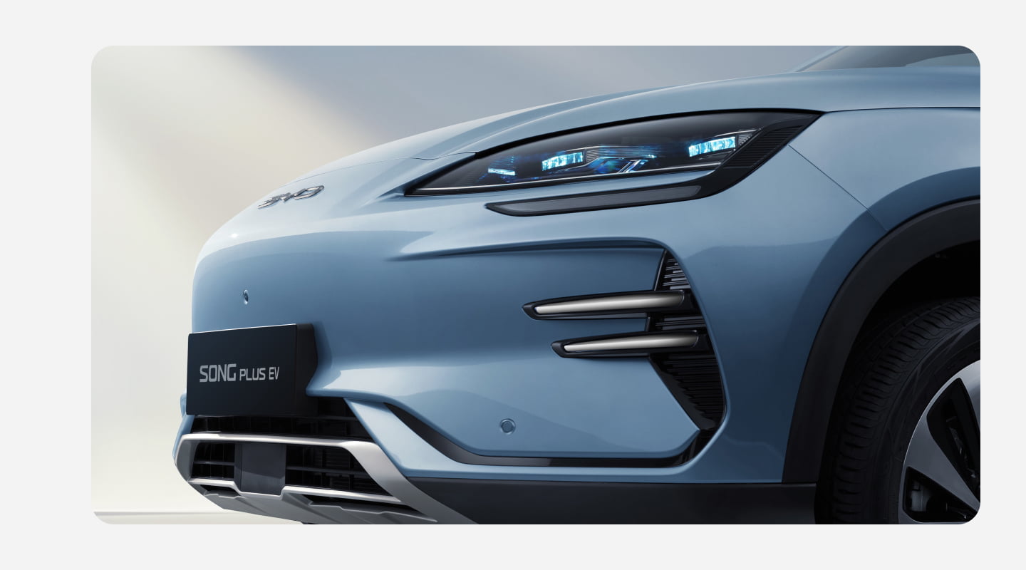 Фары, сияющие как отблески моря.