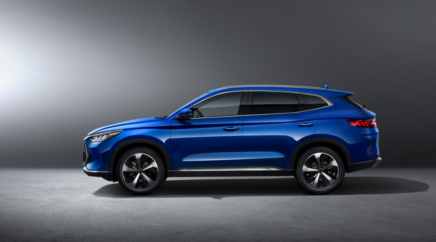 Suvga shoʻngʻiyotgan ajdahodan ilhomlantirilgan dizayn