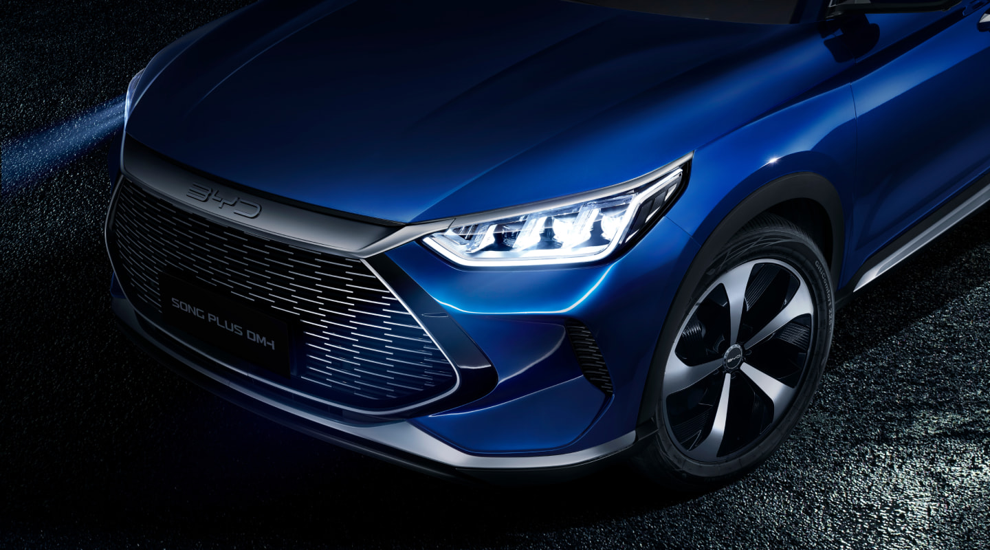 Kristalli LED faralar va Dragon Eye kunduzi ishlaydigan chiroqlar uchta 777 yorugʻlik nuriga ega