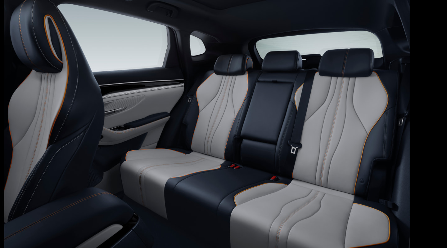 Keng interyer uchun keng gʻildirak bazasi