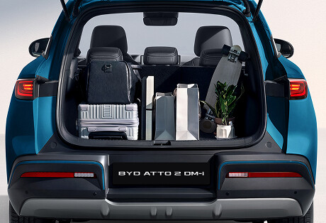 Spacious storage: 425 L boot and 1 335 L seats-flat storage.
