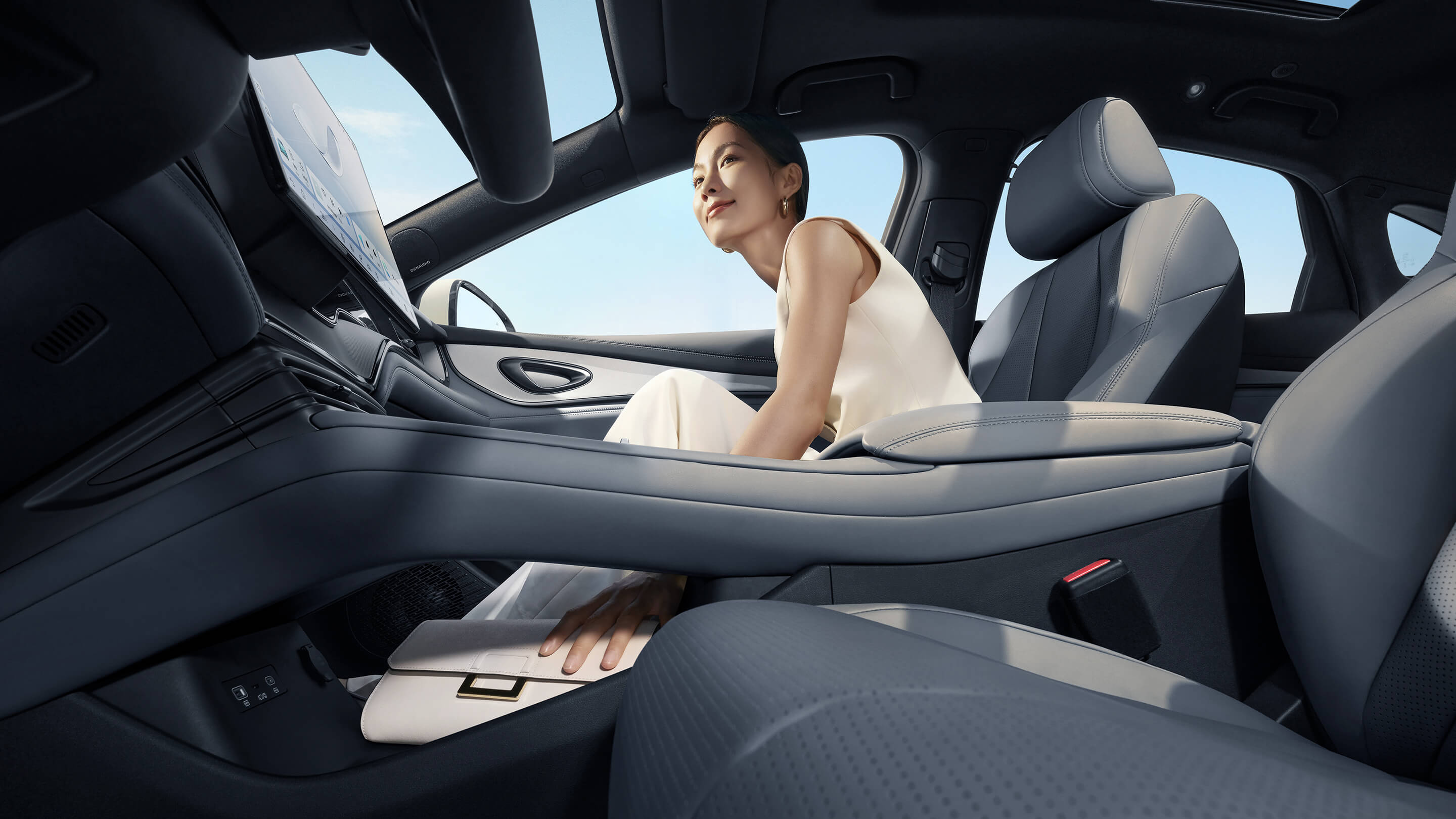 全车29处储物空间